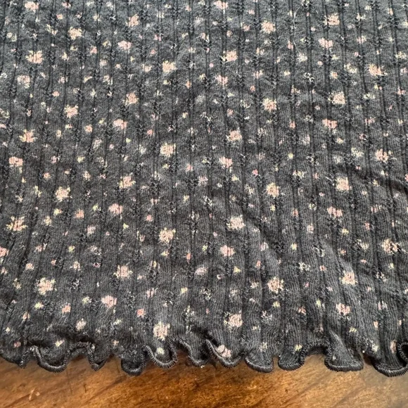 American Eagle Cropped Tee- Size S - Picture 3 of 7